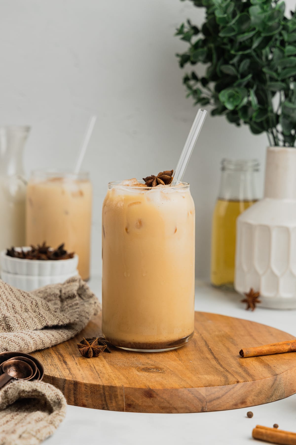 Easy Vanilla Chai Tea Latte Recipe (Iced)