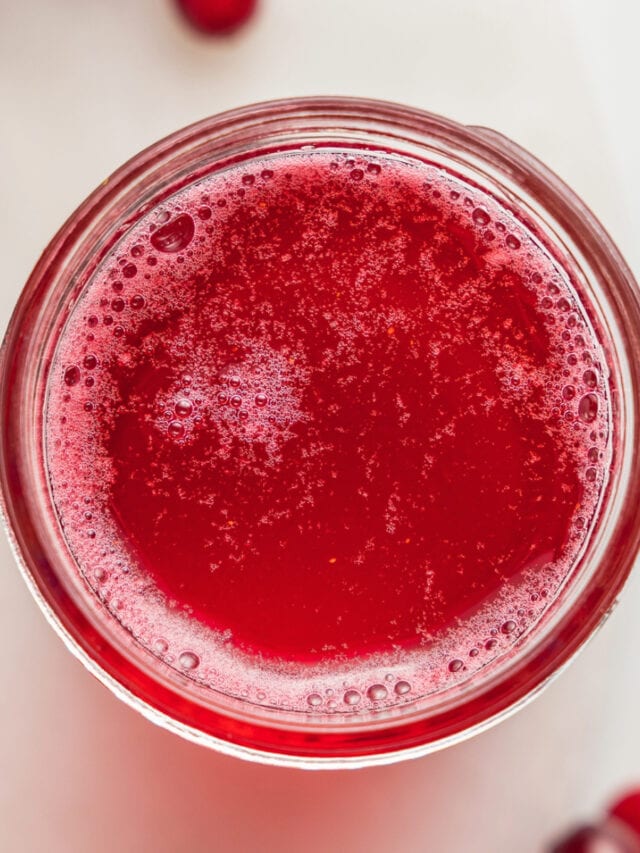 Cranberry Ice Cubes (How to Make Holiday Ice Cubes) - Midwest Nice